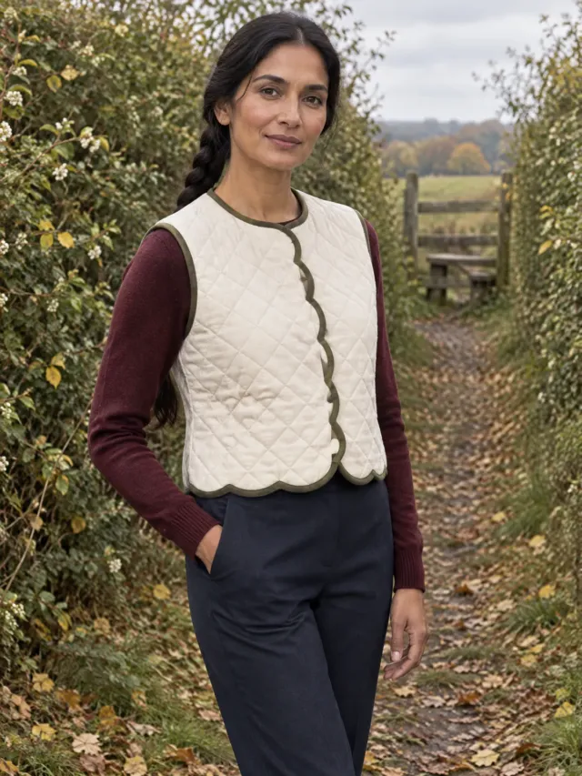 Lamplight Scallop-Edge Waistcoat